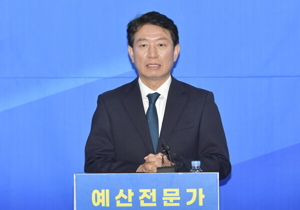조인철 당시 더불어민주당 광주 서구갑 국회의원 예비후보가 2024년 1월 18일 광주시의회 브리핑룸에서 기자회견을 열고 정책공약을 발표하고 있다. / 뉴스1
