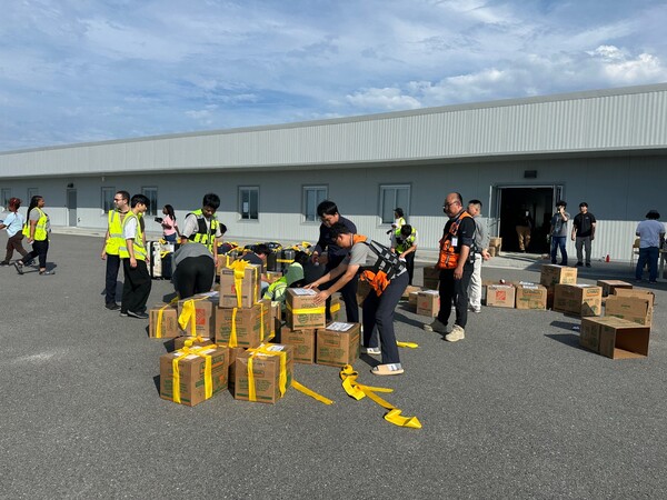 지난 9일(현지시간) 미국 조지아주 서배너에 위치한 현대차그룹과 LG에너지솔루션 합작공장 사무실에 구금됐던 한국 근로자들의 개인 화물들이 모아져 있다. / LG에너지솔루션, 뉴스1