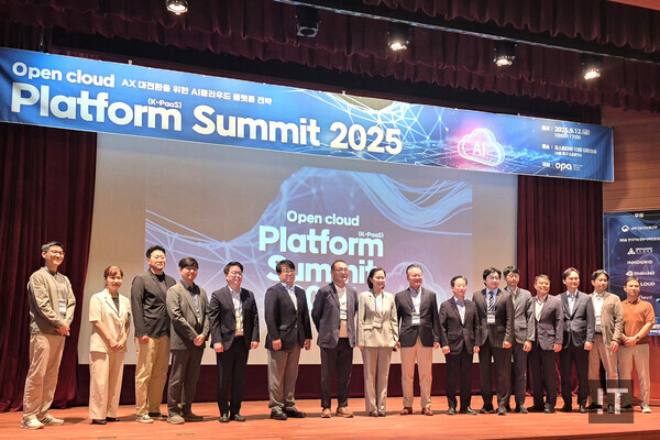 ‘오픈 클라우드 플랫폼 서밋 2025’ 행사에 참여한 주요 인사들 / 권용만 기자