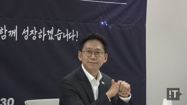 배경훈 과학기술정보통신부 장관이 9월 12일 서울 광화문에서 열린 기자간담회에서 질문을 듣고 있다. / 변인호 기자