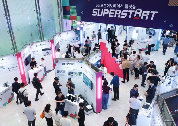 LG는 17일부터 이틀간 마곡 LG사이언스파크에서 스타트업 발굴·육성 행사인 ‘슈퍼스타트 데이 2025’를 개최한다. 사진은 '슈퍼스타트 데이 2024' 행사장. / LG