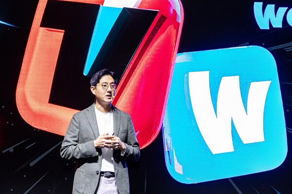 조성현 티빙 최고사업책임자(CBO)가 19일 서울 압구정 쿤스트할레에서 열린 ‘뉴 웨이브(New Wave) 2025’에서 발언하고 있다. / 티빙