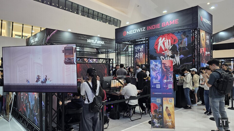 게임·e스포츠 서울(GES) 2025 네오위즈 부스 전경. 산나비 DLC를 시연하려는 이들이 줄 서 있다. / 변인호 기자