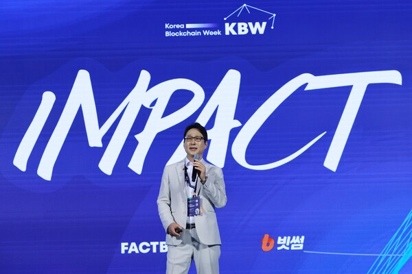 이재원 빗썸 대표가 글로벌 최대 블록체인 행사인 ‘코리아 블록체인 위크(KBW) 2025’에서 축사를 진행하고 있다. / KBW