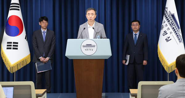 임문영 국가인공지능전력위원회 부위원장이 8일 서울 용산 대통령실 청사에서 국가인공지능전략위원회 관련 브리핑을 하고 있다. / 뉴스1