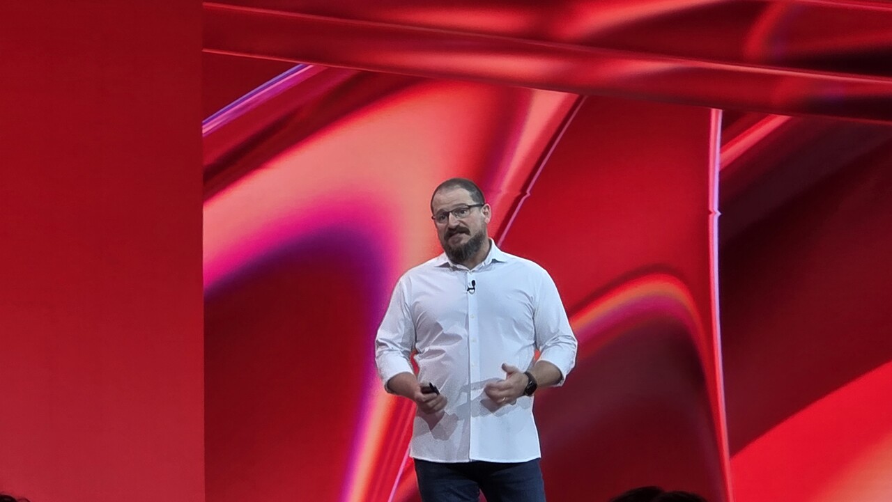 23일(현지시각) 미국 하와이 하얏트 리젠시 마우이 리조트에서 열린 '스냅드래곤 서밋' CEO 비전 키노트에서 크리스티아노 아몬 퀄컴 최고경영자(CEO)가 발표를 하고 있다. / 이광영 기자