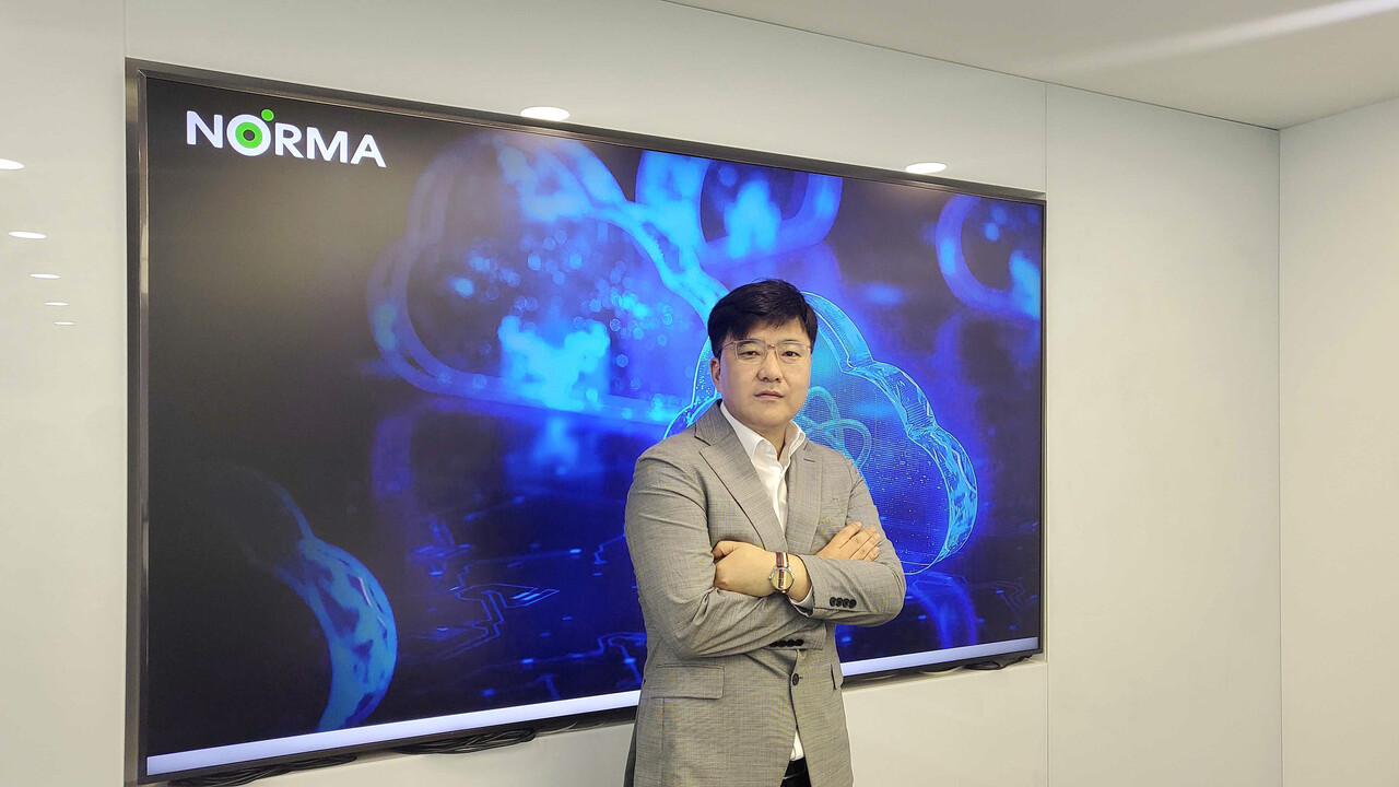 정현철 노르마 대표가 IT조선과 인터뷰 하고 있다. / 노르마