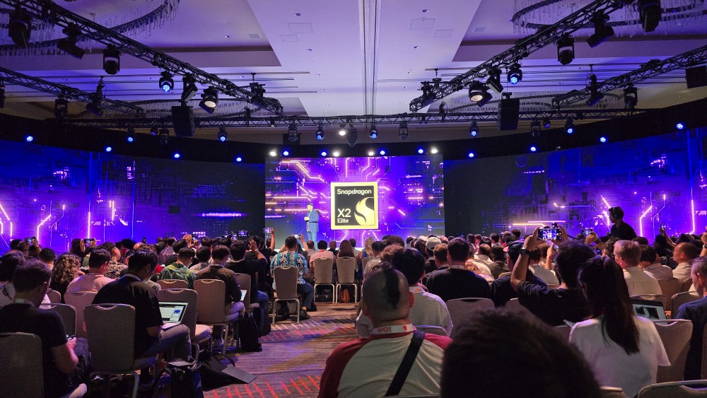 24일(현지시각) 미국 하와이 하얏트 리젠시 마우이 리조트에서 열린 ‘스냅드래곤 서밋 2025’ 2일차 키노트에서 스냅드래곤 X2 엘리트가 공개됐다. / 이광영 기자