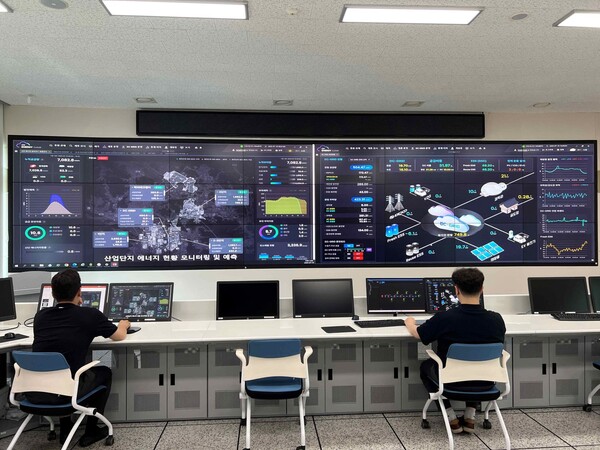 한국전력공사 마이크로그리드 통합운영센터. / 한국전력공사