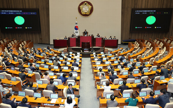 26일 서울 여의도 국회에서 열린 제429회국회(정기회) 9차 본회의에서 검찰청 폐지를 골자로 한 정부조직법 개정안이 통과되고 있다. / 뉴스1