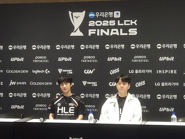 28일 인천 인스파이어 아레나에서 열린 결승전을 마치고 한화생명e스포츠의 피넛 선수가 기자들의 질의에 답하고 있다. / 천선우 기자