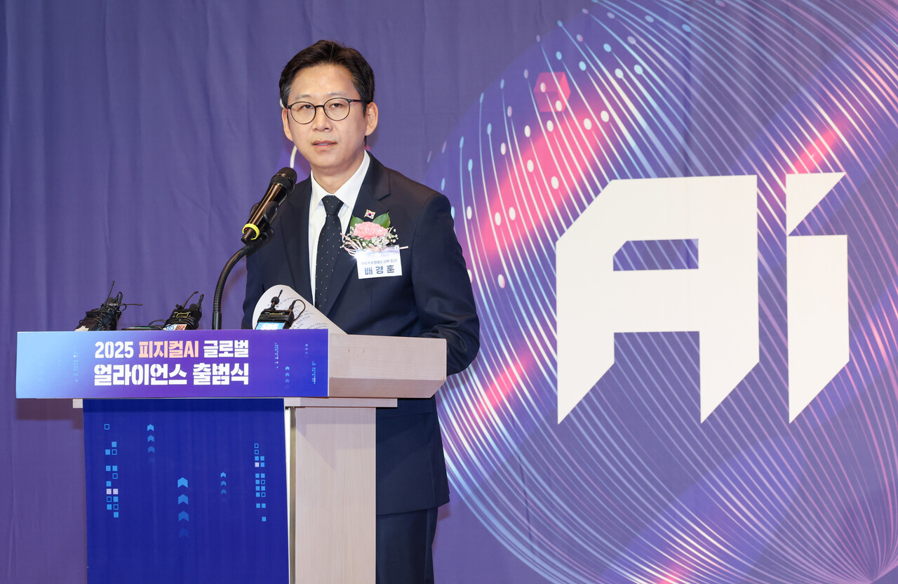 배경훈 과학기술정보통신부 장관이 29일 서울 중구 앰버서더 서울 풀만 호텔에서 열린 ‘피지컬 AI 얼라이언스 출범식‘에서 개회사를 하고 있다.  2025.9.29/뉴스1