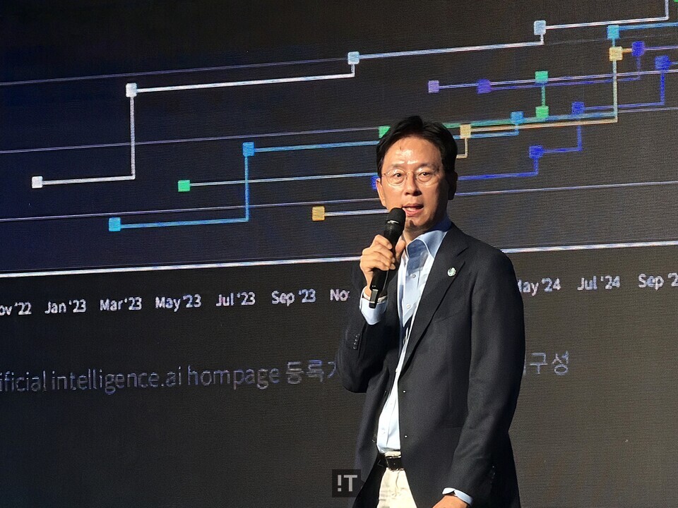 강이구 코오롱베니트 대표가 30일 서울 드래곤시티 호텔에서 열린 ‘코오롱베니트 AX 부스트 서밋(BOOST SUMMIT) 2025’에 참석해 발표하고 있다. / 김경아 기자