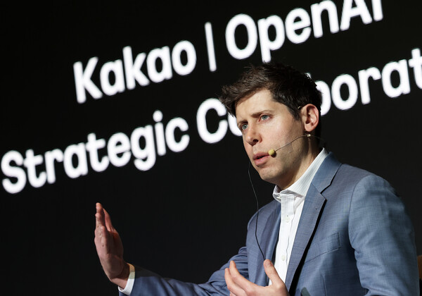 챗GPT 개발사 오픈AI의 샘 올트먼 최고경영자(CEO)가 2월 4일 서울 중구 플라자호텔에서 열린 카카오 전략적 제휴 체결 공동 기자간담회에서 발언하고 있다. / 뉴스1