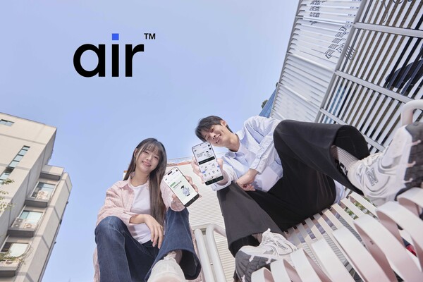 모델들이 SK텔레콤 디지털 통신 브랜드 ‘에어(air)’를 소개하고 있다. / SK텔레콤