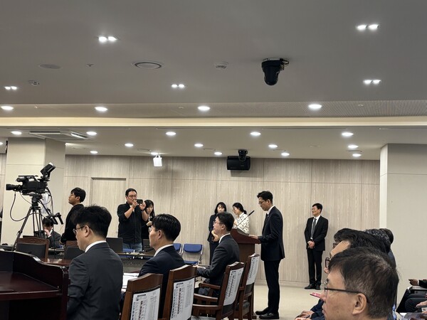 배경훈 부총리 겸 과학기술정보통신부 장관이 13일 정부세종청사에서 열린 국회 과학기술정보방송통신위원회 과기정통부 국정감사에 참석해 말하고 있다. / 세종=김광연 기자