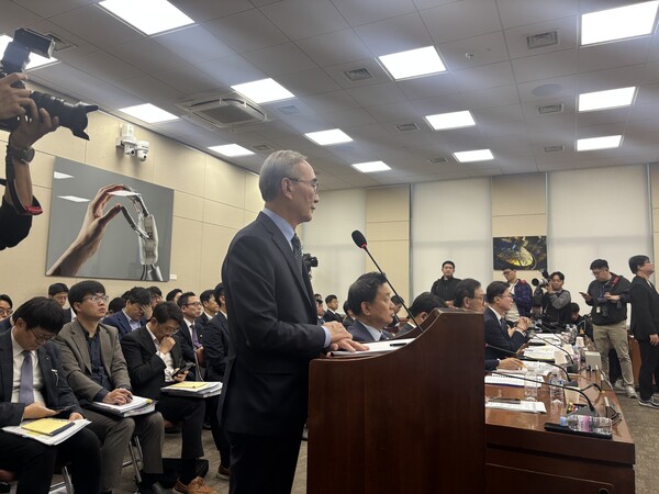 김영섭 KT 대표가 21일 국회 과학기술정보방송통신위원회의 해킹 관련 소관기관 국정감사에서 말하고 있다. / 김광연 기자