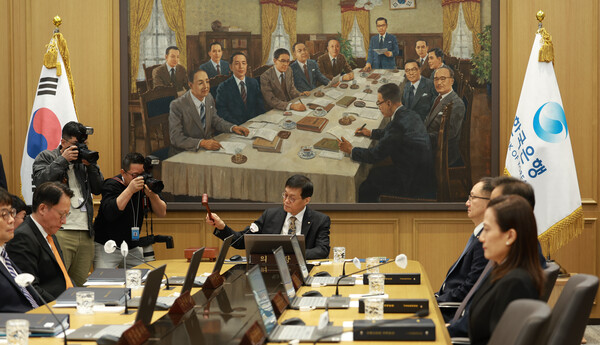 한국은행은 23일 통화정책방향 결정 금융통화위원회를 열고 기준금리를 현 수준인 2.50%로 동결했다/한국은행