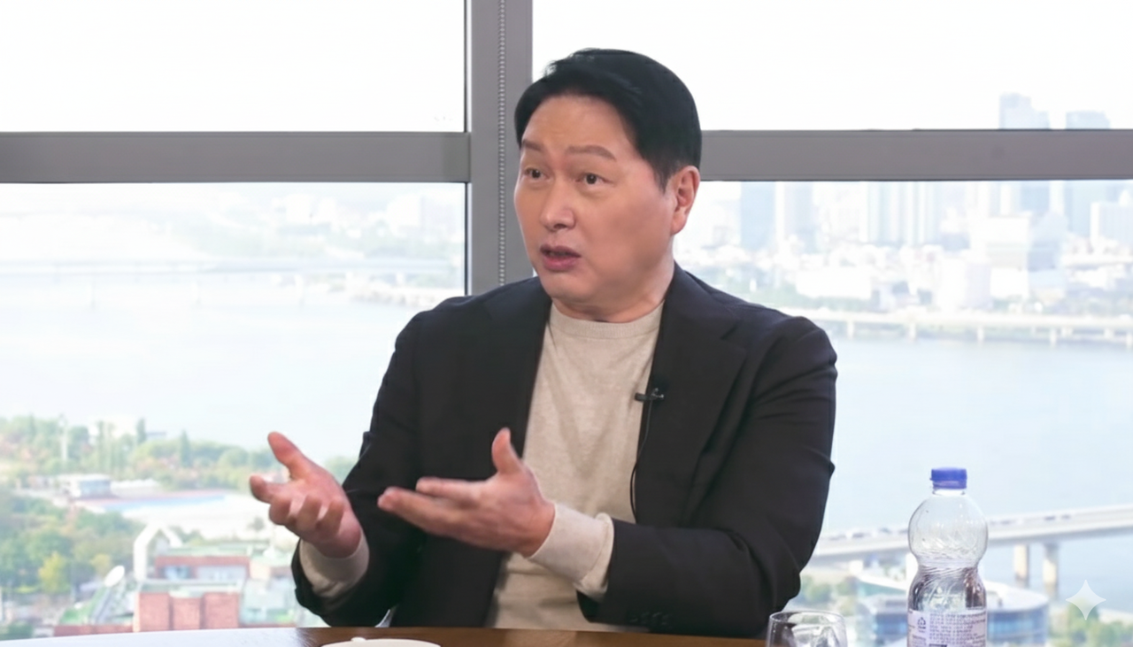 최태원 SK그룹 회장 겸 대한상공회의소 회장이 저성장 해법을 설명하고 있다. / SK그룹