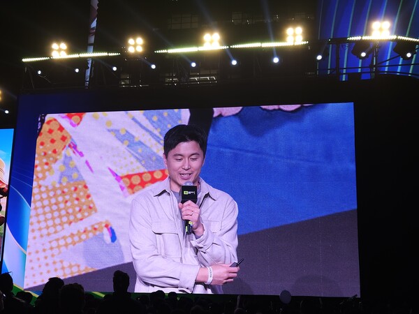 이강욱 크래프톤 AI 본부장이 30일 서울 코엑스에서 열린 ‘지포스 게이머 페스티벌’ 무대에서 발언하고 있다. / 천선우 기자