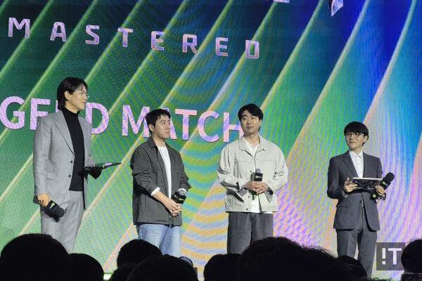 레전드 매치에 참석한 홍진호(좌측 두번째), 이윤열(좌측 세번째) / 권용만 기자