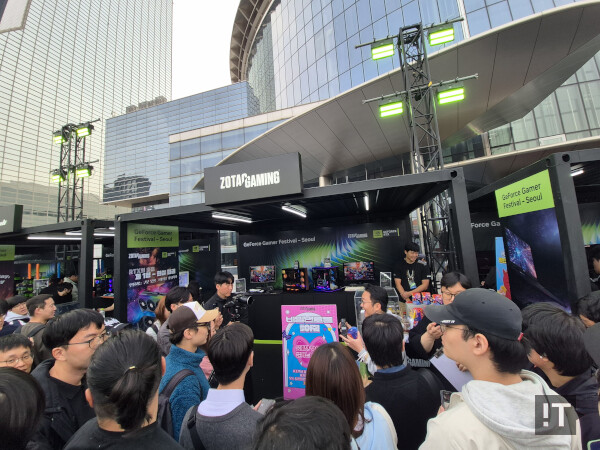 도어락 비밀번호를 풀면 안에 들어있는 그래픽카드를 증정했던 조텍 부스 / 권용만 기자