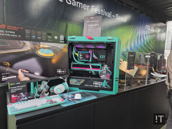 하츠네 미쿠 콜라보 콘셉트 PC를 전시한 에이수스 부스 / 권용만 기자