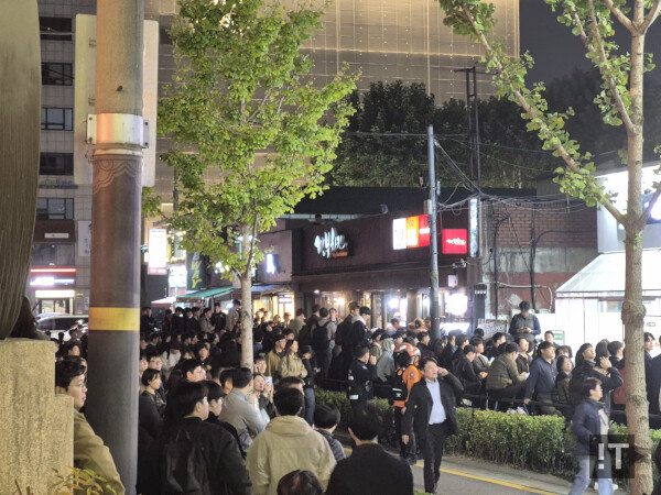 젠슨 황과 이재용, 정의선 회장이 ‘치맥 회동’ 했던 치킨집 앞 모습 / 권용만 기자