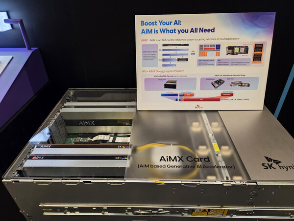 SK하이닉스는 대규모 언어모델(LLM)에 특화된 AI 가속기 솔루션 ‘AiMX’를 선보였다. / 이선율 기자
