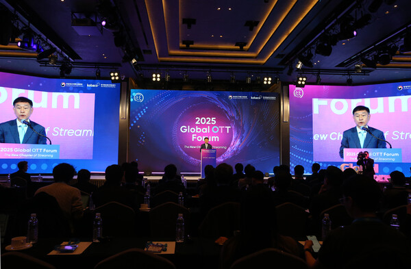 김영관 방송미디어통신위원회 사무처장 직무대리가 6일 서울에서 열린 '2025 국제 OTT 포럼'에서 개회사를 하고 있다. / 방송미디어통신위원회