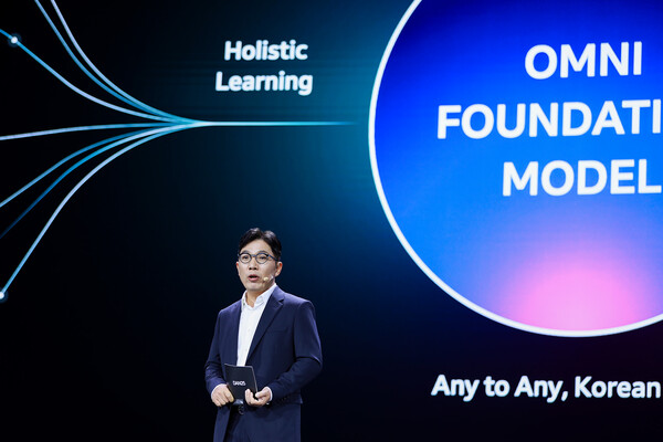 김유원 네이버클라우드 대표가 11월 6일 코엑스에서 열린 단25에서 발표하고 있다. / 네이버