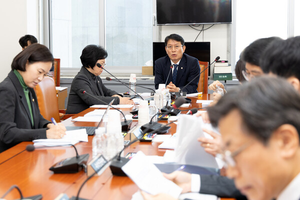 10일 서울 여의도 국회에서 열린 제429회국회(정기회) 과학기술정보방송통신위원회 제2차 예산결산심사소위원회에서 조인철 소위원장이 회의를 주재하고 있다. / 뉴스1