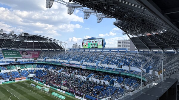 서울시 산하 서울 AI 허브 기업인 에이치인텔리전스가 국내 최초로 시각장애인 대상 실시간 인공지능(AI) 음성중계를 경기장에 적용했다. / 에이치인텔리전스