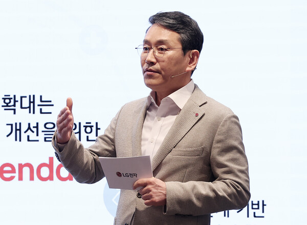 조주완 LG전자 대표이사 사장이 3월25일 오전 서울 영등포구 여의도동 LG 트윈타워에서 열린 제23기 정기 주주총회에서 사업 계획을 발표하고 있다. / 뉴스1