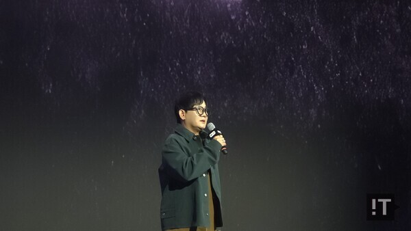 호라이즌 스틸 프론티어스 총괄 프로듀서를 맡은 이성구 엔씨 부사장이 11월 13일 부산 벡스코에서 열린 지스타 2025 오프닝 세션에서 발언하고 있다. / 변인호 기자