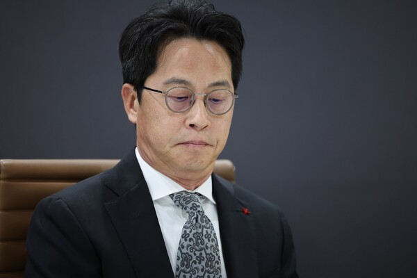 해킹 사고로 고객 정보가 유출된 롯데카드의 조좌진 대표가 12월 1일자로 사임한다 / 롯데카드