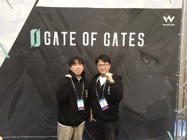 정명근 리트레일 아트 디렉터(왼쪽)와 박찬현 리트레일 기획팀장이 기념촬영을 하고 있다. / 천선우 기자