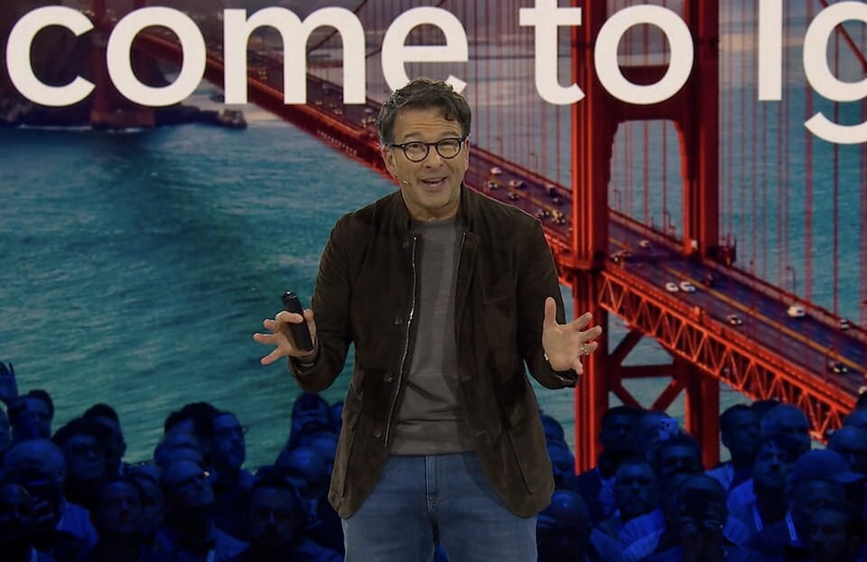 저드슨 알토프(Judson Althoff) 마이크로소프트 상업부문 최고경영자(CEO)가 ‘MS 이그나이트 2025’ 기조연설에서 발표하고 있다. / ‘MS 이그나이트 2025’ 영상 갈무리