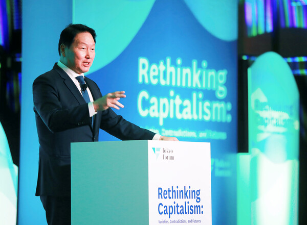 최태원 SK회장이 21일 일본 도쿄대 야스다 강당에서 개최된 ‘도쿄포럼2025’에서 개회사를 진행하고 있다. / SK그룹