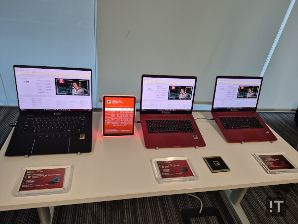 퀄컴 스냅드래곤 X2 엘리트 익스트림 레퍼런스 시스템(좌), 퀄컴 스냅드래곤 X2 엘리트 레퍼런스 시스템(우) / 샌디에고=권용만 기자