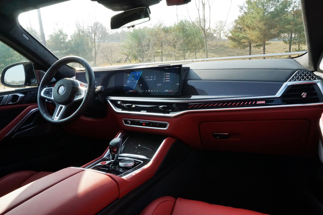 BMW X6 M 컴페티션 실내. / 허인학 기자