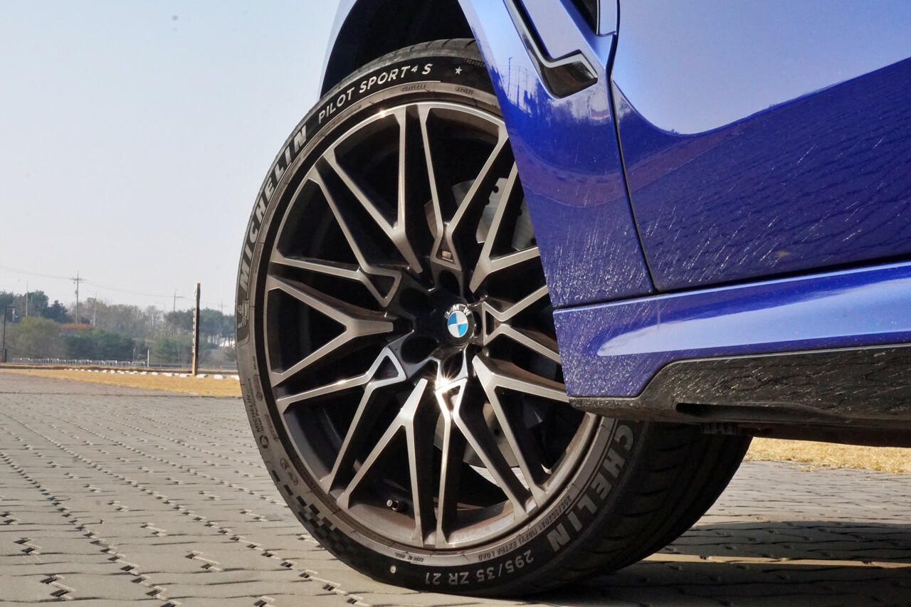 BMW X6 M 컴페티션 M 전용 휠. / 허인학 기자