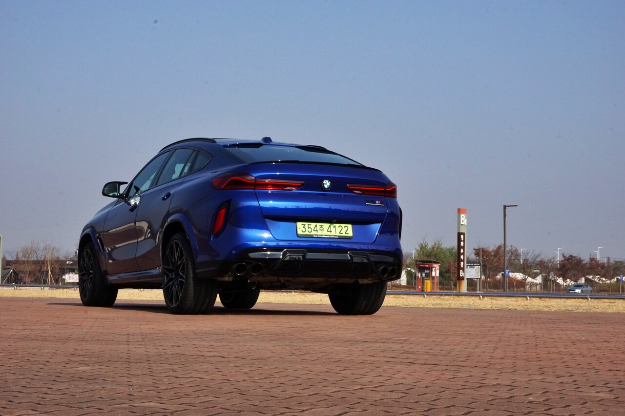 BMW X6 M 컴페티션 후측면. / 허인학 기자