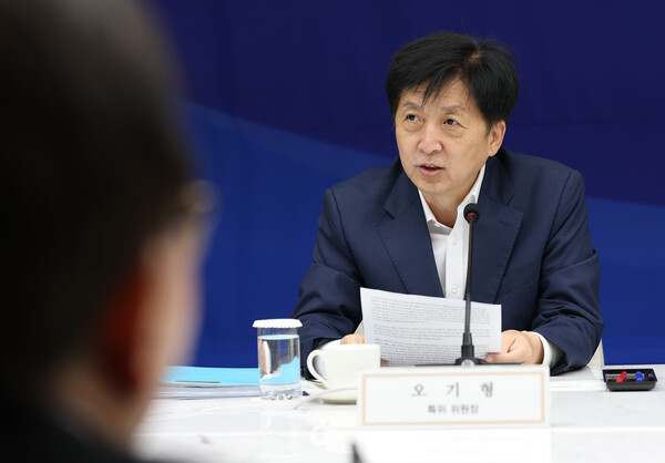 민주당 코스피5000특별위원회 위원장인 오기형 의원이 9월 9일 서울 중구 대한상공회의소에서 열린 경제 8단체의 간담회에서 모두발언을 하고 있다. / 뉴스1