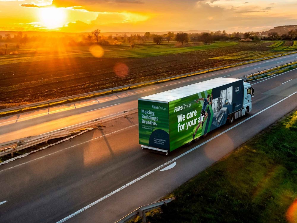 플랙트그룹이 18개국 45개 지역에서 진행한 이동식 전시 투어 모습 / 삼성전자