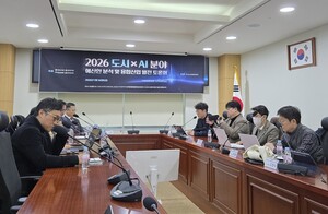 올해 정부 AI 예산 10조 규모... 전략은 긍정적, 관리는 숙제 - 뉴스 썸네일 이미지