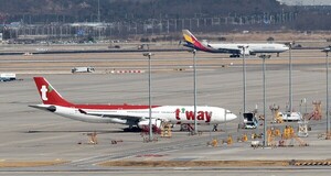 장거리 확장 경쟁 나선 LCC, 적자에도 "버텨야 산다" - 뉴스 썸네일 이미지