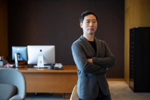 "이제 중국 회사"… <b>위메이드</b> 박관호 의장, 9200억 <b>지분</b> 전량 <b>매각</b>
