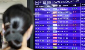제주공항 강풍에 하늘길 ‘비상’… 항공편 105편 결항·지연
