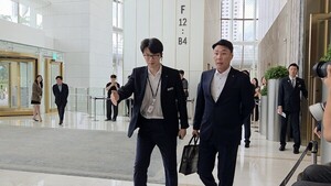 롯데 CEO들, 무거운 표정으로 VCM 집결… AI·하반기 전략 논의